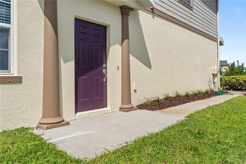 Townhouse in Tampa, Florida 3 bedrooms, 174.66 sq.m. № 2379713 - photo 12