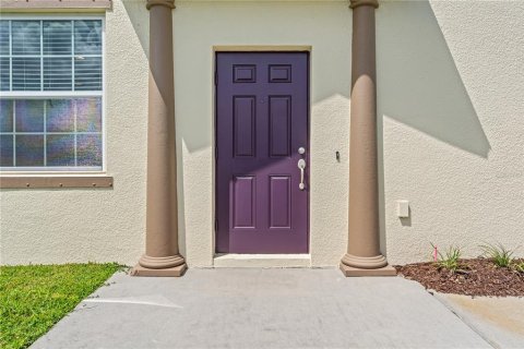 Townhouse in Tampa, Florida 3 bedrooms, 174.66 sq.m. № 2379713 - photo 13