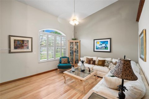 House in Miami, Florida 4 bedrooms, 178.93 sq.m. № 1948539 - photo 5