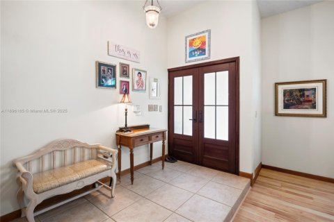 House in Miami, Florida 4 bedrooms, 178.93 sq.m. № 1948539 - photo 6