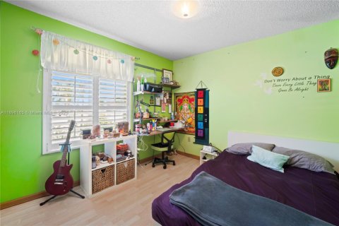House in Miami, Florida 4 bedrooms, 178.93 sq.m. № 1948539 - photo 22