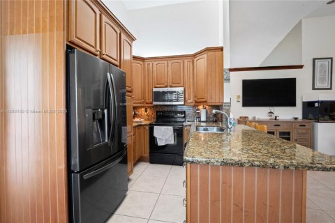 House in Miami, Florida 4 bedrooms, 178.93 sq.m. № 1948539 - photo 17