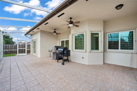 House in Miami, Florida 4 bedrooms, 178.93 sq.m. № 1948539 - photo 30