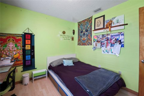 House in Miami, Florida 4 bedrooms, 178.93 sq.m. № 1948539 - photo 23