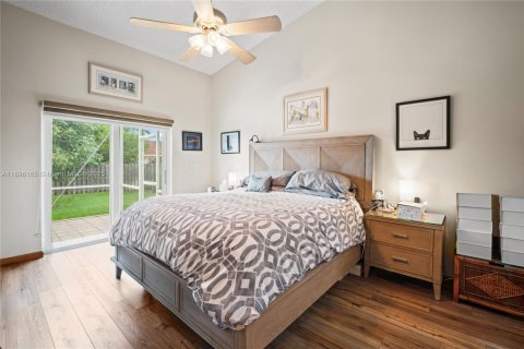 House in Miami, Florida 4 bedrooms, 178.93 sq.m. № 1948539 - photo 9