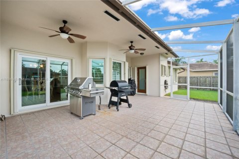 House in Miami, Florida 4 bedrooms, 178.93 sq.m. № 1948539 - photo 29