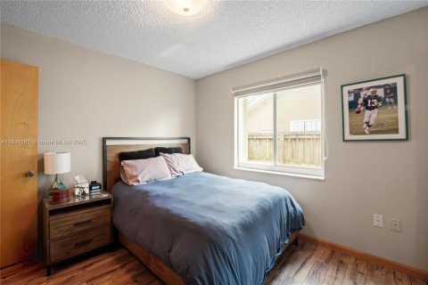 House in Miami, Florida 4 bedrooms, 178.93 sq.m. № 1948539 - photo 26