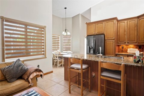 House in Miami, Florida 4 bedrooms, 178.93 sq.m. № 1948539 - photo 20