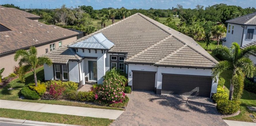 House in Sarasota, Florida 4 bedrooms, 281.22 sq.m. № 2226188