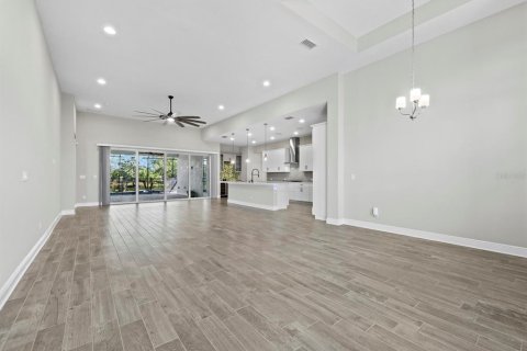 House in Sarasota, Florida 4 bedrooms, 281.22 sq.m. № 2226188 - photo 6