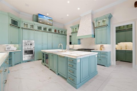 House in Fort Lauderdale, Florida 8 bedrooms, 1139.17 sq.m. № 1713215 - photo 10