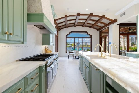 House in Fort Lauderdale, Florida 8 bedrooms, 1139.17 sq.m. № 1713215 - photo 11