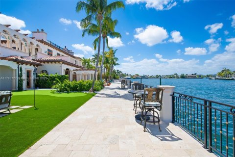House in Fort Lauderdale, Florida 8 bedrooms, 1139.17 sq.m. № 1713215 - photo 23