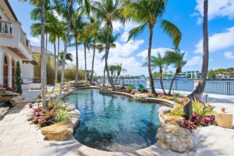 House in Fort Lauderdale, Florida 8 bedrooms, 1139.17 sq.m. № 1713215 - photo 29