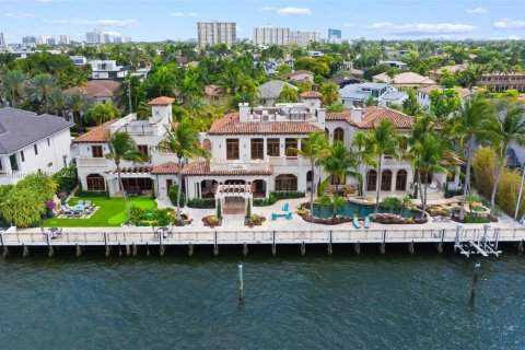 House in Fort Lauderdale, Florida 8 bedrooms, 1139.17 sq.m. № 1713215 - photo 1