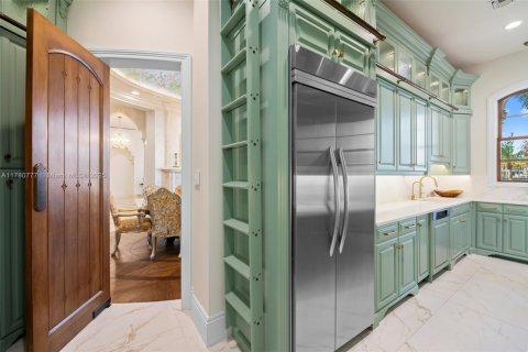 House in Fort Lauderdale, Florida 8 bedrooms, 1139.17 sq.m. № 1713215 - photo 8