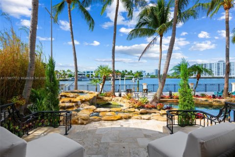House in Fort Lauderdale, Florida 8 bedrooms, 1139.17 sq.m. № 1713215 - photo 28