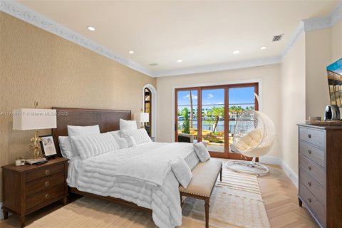 House in Fort Lauderdale, Florida 8 bedrooms, 1139.17 sq.m. № 1713215 - photo 27