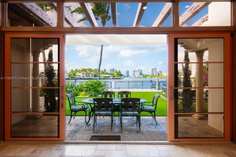 House in Fort Lauderdale, Florida 8 bedrooms, 1139.17 sq.m. № 1713215 - photo 19