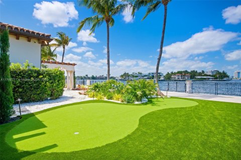 House in Fort Lauderdale, Florida 8 bedrooms, 1139.17 sq.m. № 1713215 - photo 20
