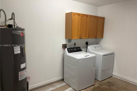 Adosado en alquiler en West Palm Beach, Florida, 4 dormitorios, 166.3 m2 № 2078409 - foto 11