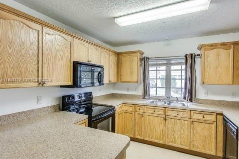Adosado en West Palm Beach, Florida 4 dormitorios, 166.3 m2 № 2078409