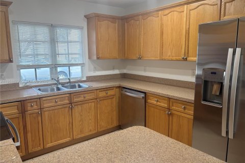 Adosado en alquiler en West Palm Beach, Florida, 4 dormitorios, 166.3 m2 № 2078409 - foto 2
