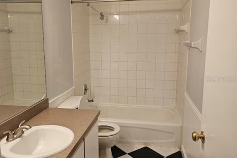 Adosado en venta en Brandon, Florida, 2 dormitorios, 148.18 m2 № 2096101 - foto 13