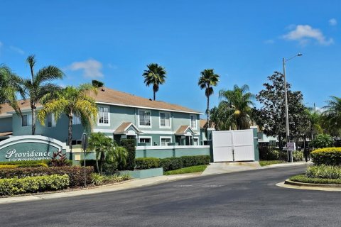 Adosado en venta en Brandon, Florida, 2 dormitorios, 148.18 m2 № 2096101 - foto 3