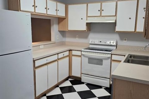 Adosado en venta en Brandon, Florida, 2 dormitorios, 148.18 m2 № 2096101 - foto 9