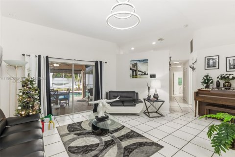 Villa ou maison à vendre à Cape Coral, Floride: 4 chambres № 2029733 - photo 3