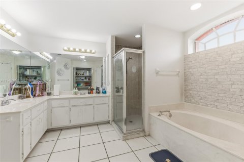 Villa ou maison à vendre à Cape Coral, Floride: 4 chambres № 2029733 - photo 9