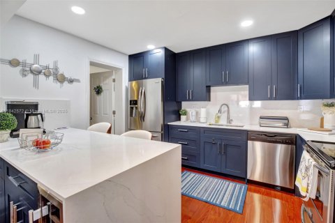 Casa en venta en Davie, Florida, 4 dormitorios, 167.78 m2 № 1936229 - foto 20