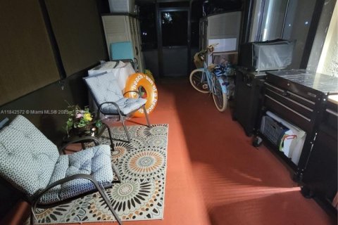 Casa en venta en Davie, Florida, 4 dormitorios, 167.78 m2 № 1936229 - foto 30