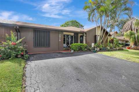 Villa ou maison à vendre à Davie, Floride: 4 chambres, 167.78 m2 № 1936229 - photo 4