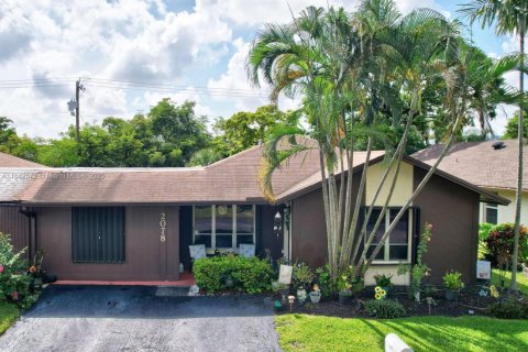 Casa en venta en Davie, Florida, 4 dormitorios, 167.78 m2 № 1936229 - foto 2