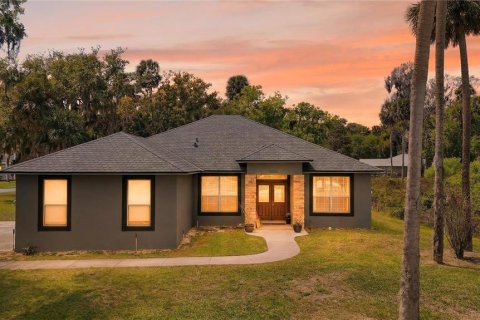 House in Tavares, Florida 4 bedrooms, 193.14 sq.m. № 2117519 - photo 4