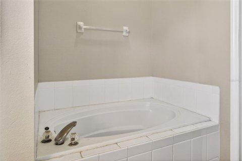 House in Tavares, Florida 4 bedrooms, 193.14 sq.m. № 2117519 - photo 20
