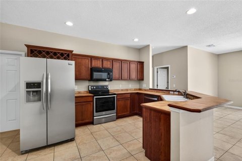 House in Tavares, Florida 4 bedrooms, 193.14 sq.m. № 2117519 - photo 11