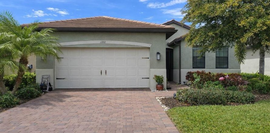 House in Venice, Florida 3 bedrooms, 152.17 sq.m. № 2094259