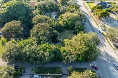 Terreno en venta en Miami, Florida № 1974994 - foto 2