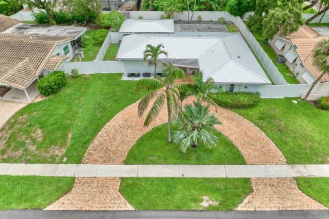 House in Boca Raton, Florida 3 bedrooms, 163.42 sq.m. № 2251048