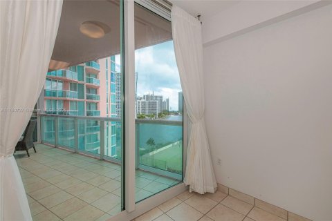 Condo in Aventura, Florida, 2 bedrooms № 2088778 - photo 11