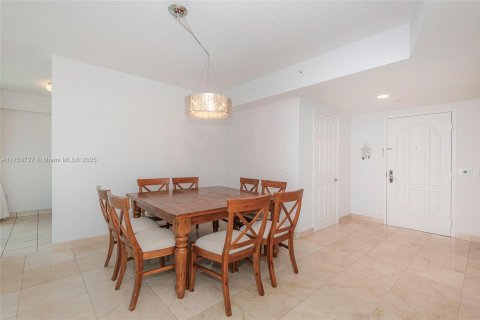 Condo in Aventura, Florida, 2 bedrooms № 2088778 - photo 6