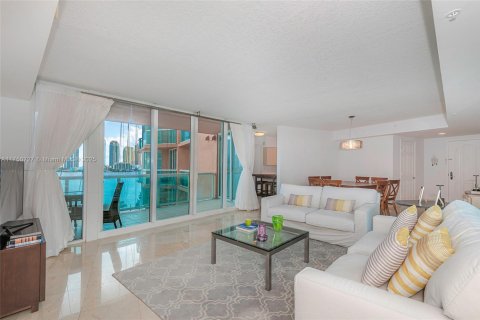 Condo in Aventura, Florida, 2 bedrooms № 2088778 - photo 4