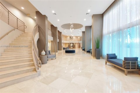 Condo in Aventura, Florida, 2 bedrooms № 2088778 - photo 30