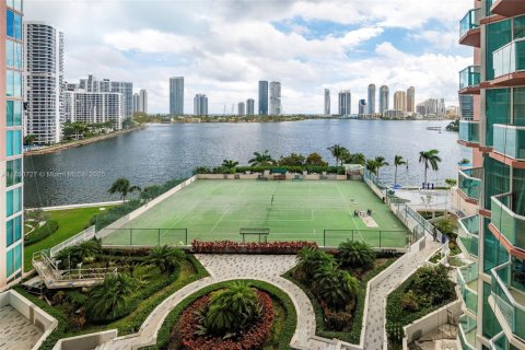 Condo in Aventura, Florida, 2 bedrooms № 2088778 - photo 28