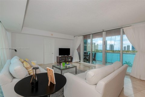 Condo in Aventura, Florida, 2 bedrooms № 2088778 - photo 3