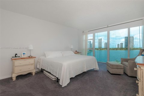 Condo in Aventura, Florida, 2 bedrooms № 2088778 - photo 12