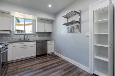 Casa en venta en Dania Beach, Florida, 3 dormitorios, 144 m2 № 2044439 - foto 11